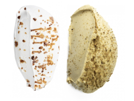 2 REUZE Meringues - Caramel Zeezout + Pistache (per stuk hoogte  17 cm en breed 10 cm)
