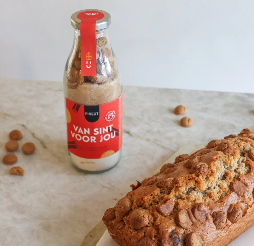 *Pineut Sint Kruidnoten Cake