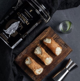 Greenomic Blik met Siciliaanse Cannoli met Gin Tonic