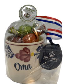Boerenbont  Beker Oma 200 ml. gevuld met 8 Italiaanse Chocolade kogels.