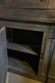 Kast, Gili vergrijsd hout