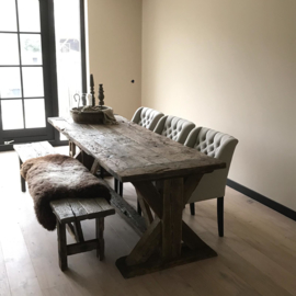Eiken wagondelen zitbank -Isabelle- bij eettafel