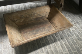 Oude  houten trog Aura Peeperkorn