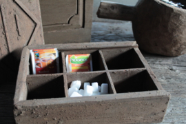 Oude houten spicebox