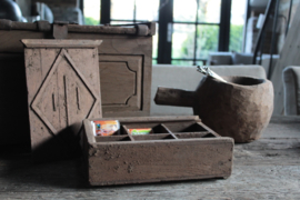Oude houten spicebox