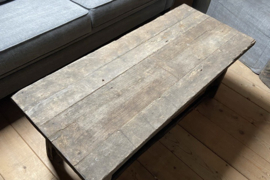 Oud houten salontafel Aura Peeperkorn
