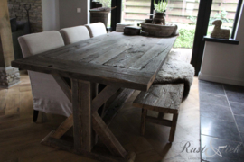 Eiken wagondelen zitbank -Isabelle- bij eettafel