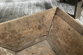 Oude houten trog Aura Peeperkorn