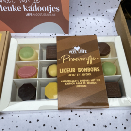 Doosje vol leuks 'thee & likeur bonbons' (18+)
