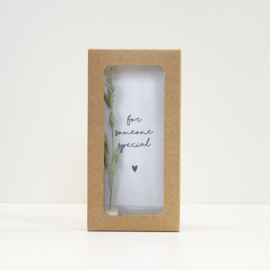 Geschenkdoosje inclusief kaartje en droogbloem in mini-klei-standaard * 'for someone special''