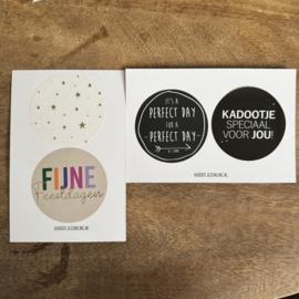 Doosje vol leuks 'Thinking of you/Merry everything/Liefs' (walnoot)