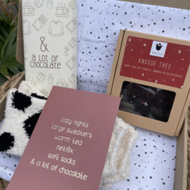 Doosje vol leuks ' Warm tea, soft socks & a lot of chocolate'