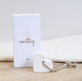 Little gift box met zeep hartje 'Just a little something'
