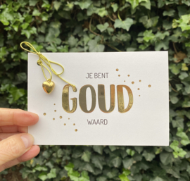 Kaart met goudfolie 'je bent GOUD waard' met goudkleurig hartje eraan