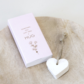 Little gift box met zeep hartje 'HUG'