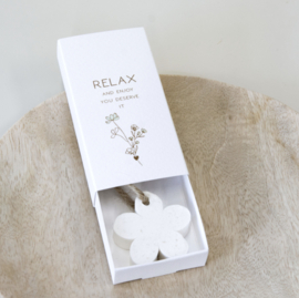 Little giftbox met zeep bloem 'Relax'