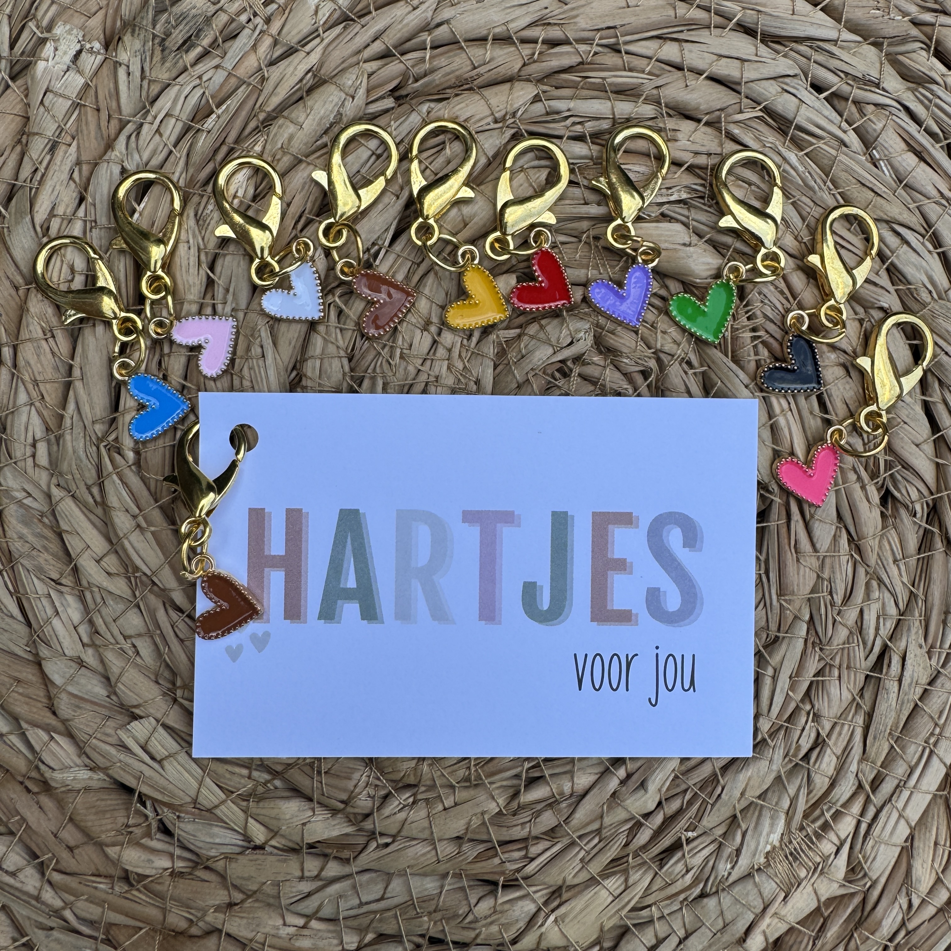 Minikaartje 'hartjes voor jou' met gelukshangertje hartje.