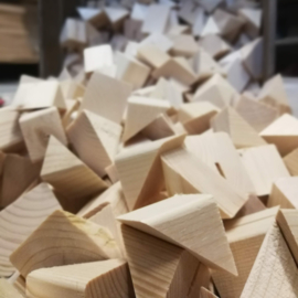 Restplezier houten driehoekjes