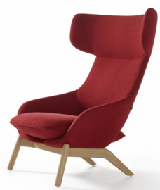 Artifort fauteuil Kalm 4 poot hout by Patrick Norguet 2015