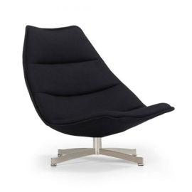 Artifort fauteuil F586 hoog draaibaar en met kruisvoet