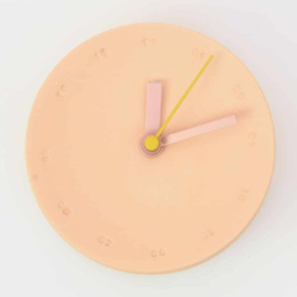 Wandklokje oranje - Studio Harm&Elke