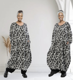 AKH oversized viscose mix ballon jurk apart stretch zwart /wit