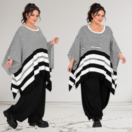 AKH oversized gebreide tuniek/poncho  apart stretch wit/zwart
