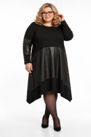 SASHA GRANDE oversized A-lijn jurk met inzet van eco leder/stretch/premium kwaliteite zwart