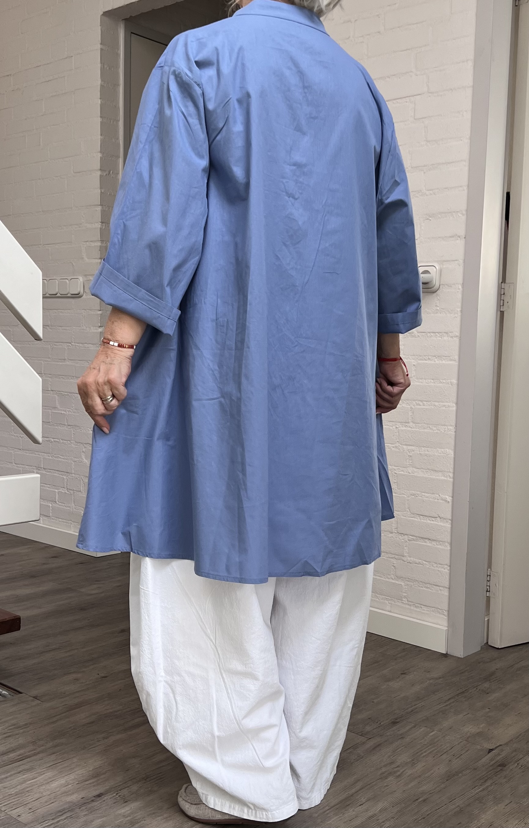 ITALIA oversized katoen blouse met broche stretch