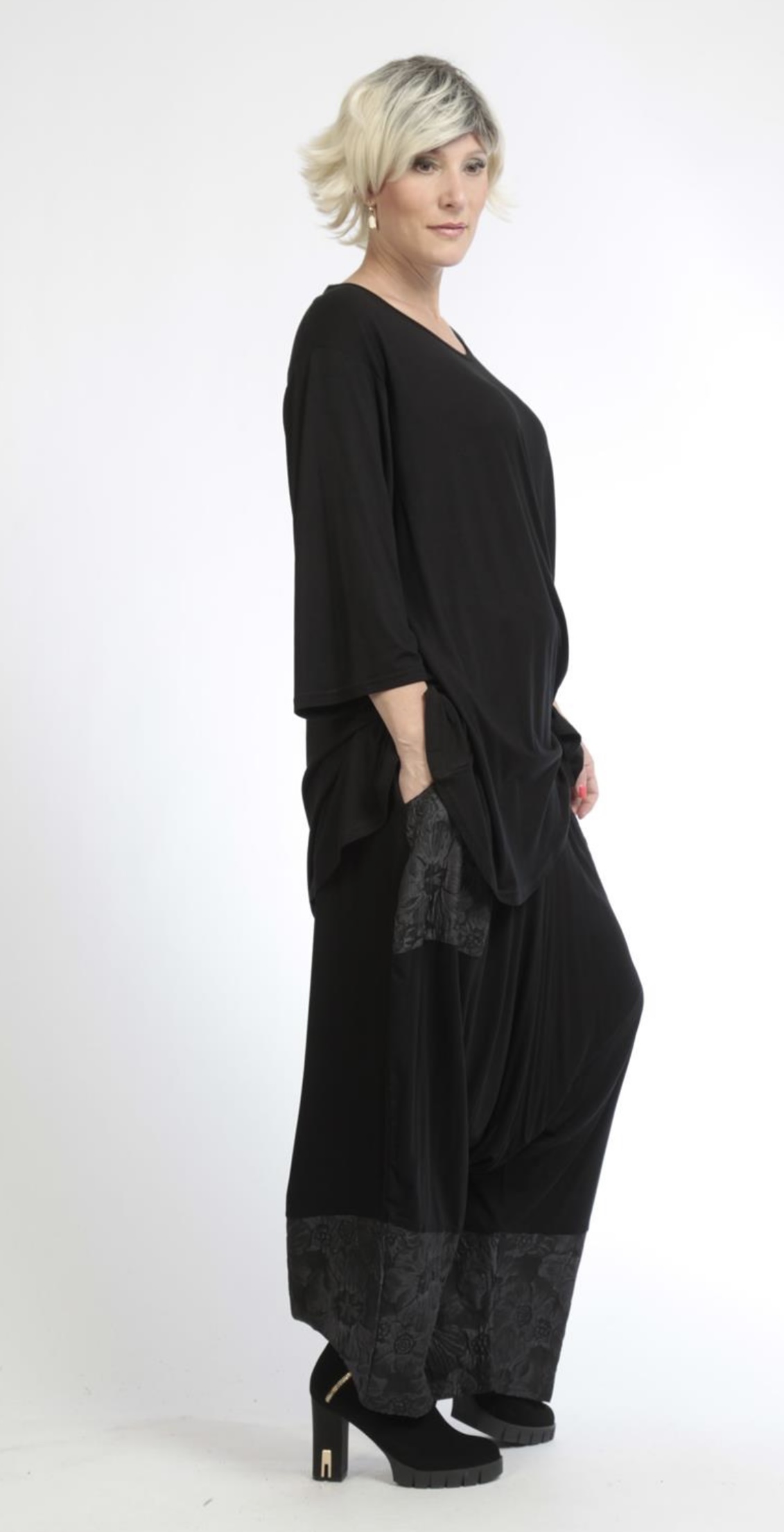 AKH oversized viscose harembroek stretch zwart