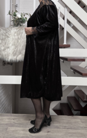 Evelyn oversized A-lijn velours stretch jurk met inzet van KANT (extra groot)