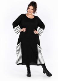 AKH oversized gebreide  tuniek/jurk  apart stretch zwart/wit