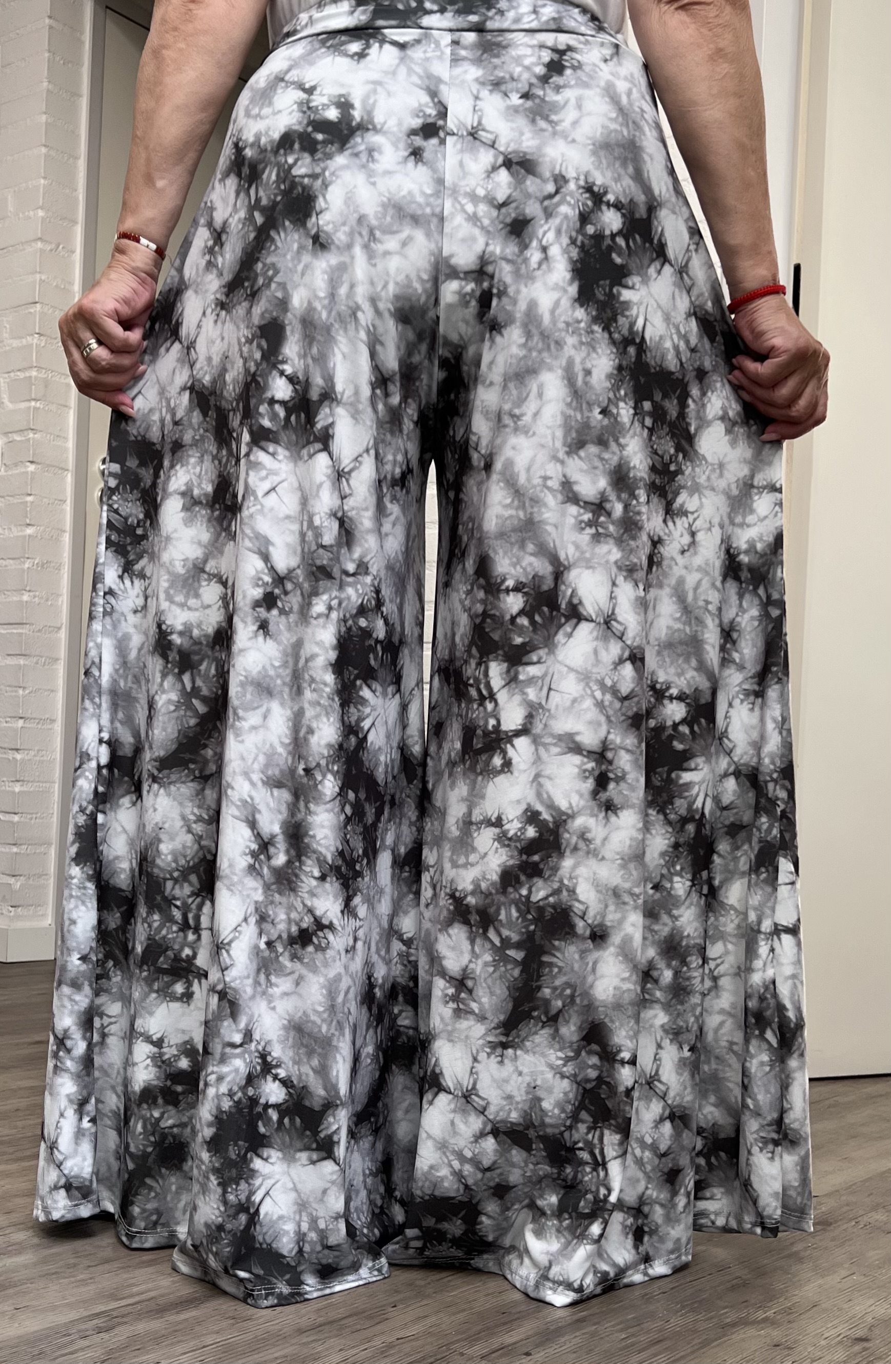ITALY Mode jersey viscose  wijde broek apart /zeer rekbaar/zwart/wit/grijs