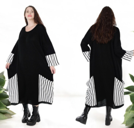 AKH oversized gebreide  tuniek/jurk  apart stretch zwart/wit