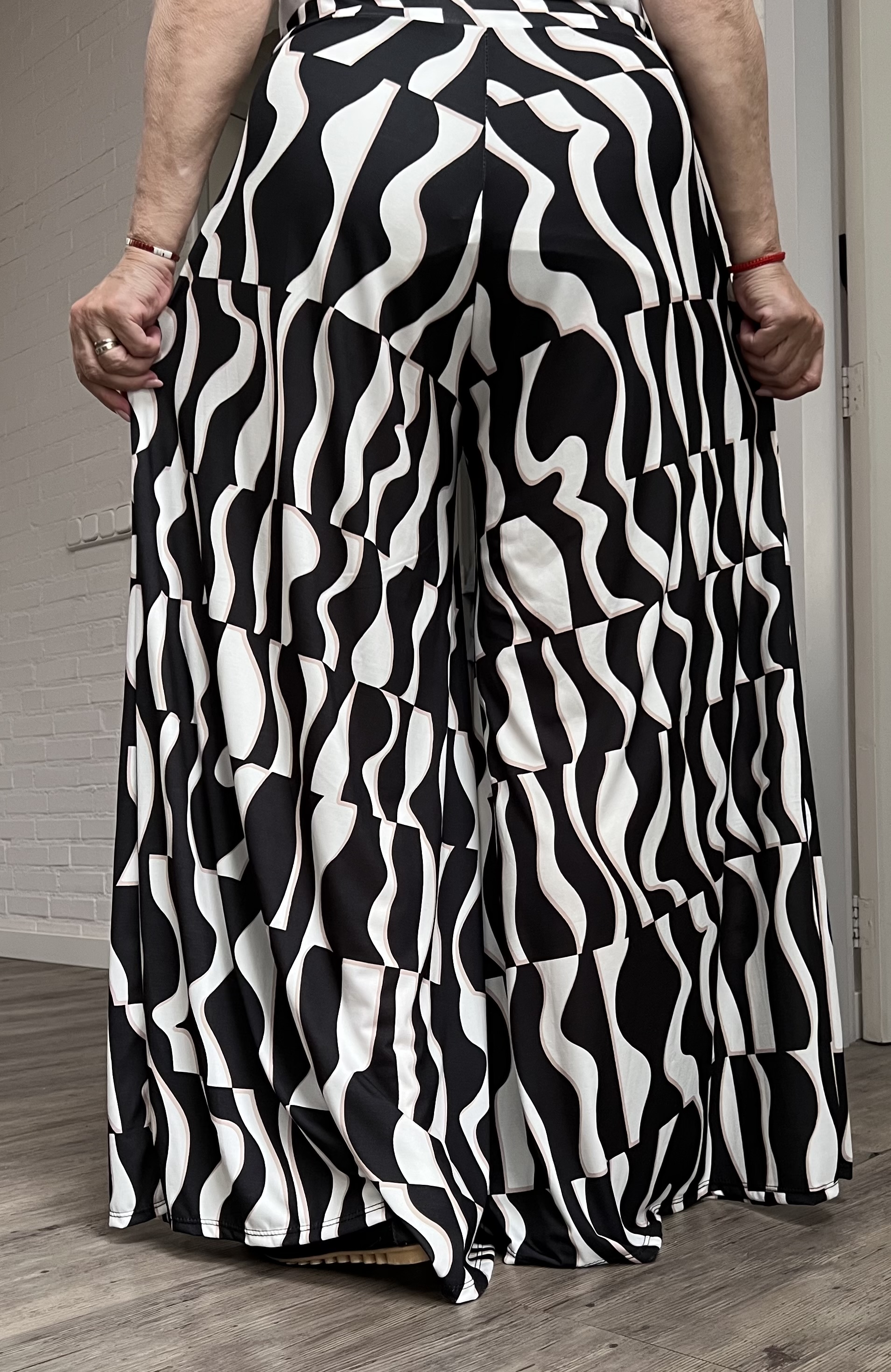 ITALY Mode jersey viscose  wijde broek apart /zeer rekbaar/zwart/wit/beige