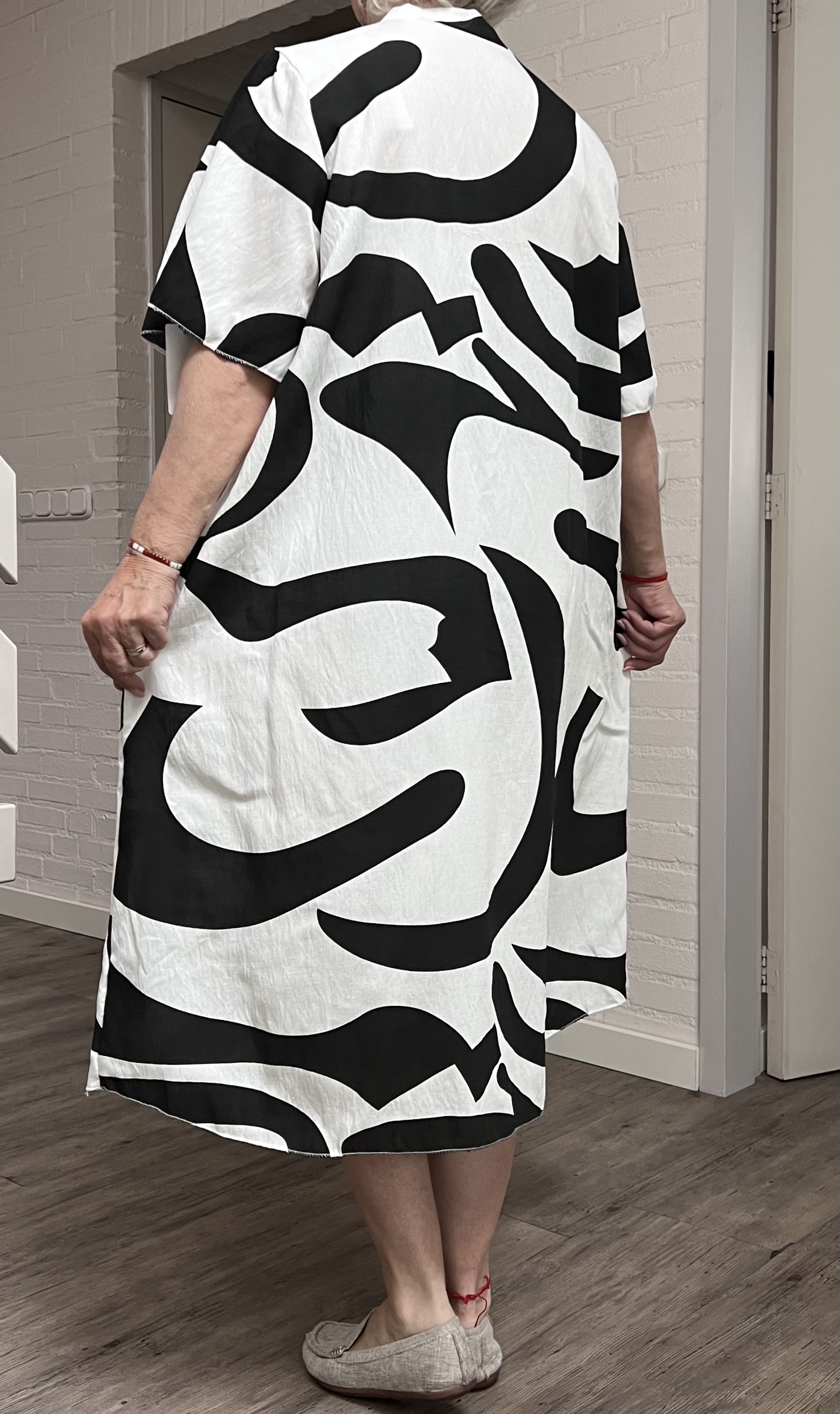ITALIA MODA oversized visccose zomer jurk apart/ wit/zwart