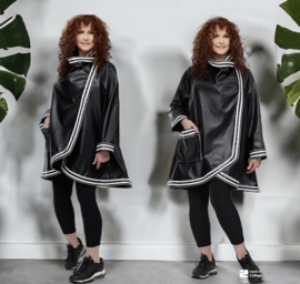 dYb oversized, zwarte tussenjas in eco leerlook met witte strepen