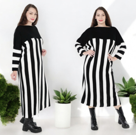 AKH oversized gebreide  tuniek/jurk  apart stretch zwart/wit