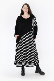 AKH oversized gebreide  tuniek/jurk  apart stretch zwart/wit