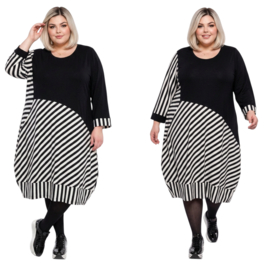 AKH oversized viscose jersey ballon jurk  apart/stretch zwart/wit