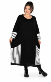AKH oversized gebreide  tuniek/jurk  apart stretch zwart/wit