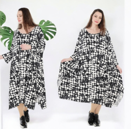 AKH oversized viscose A-lijn jurk / apart /stretch /zwart/wit