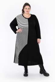 AKH oversized gebreide  tuniek/jurk  apart stretch zwart/wit