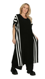 AKH oversized gebreide  tuniek/jurk  apart stretch zwart/wit