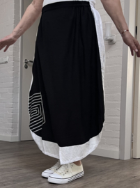 SINNE design.. viscose/linnen  rok/zwart/wit