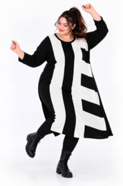 AKH oversized gebreide  tuniek/jurk  apart stretch zwart/wit