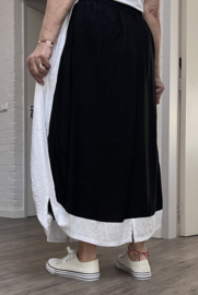 SINNE design.. viscose/linnen  rok/zwart/wit