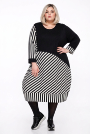 AKH oversized viscose jersey ballon jurk  apart/stretch zwart/wit