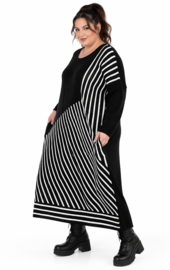 AKH oversized gebreide  tuniek/jurk  apart stretch zwart/wit