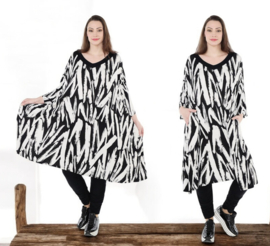 AKH oversized viscose A-lijn jurk / apart /stretch /zwart/wit